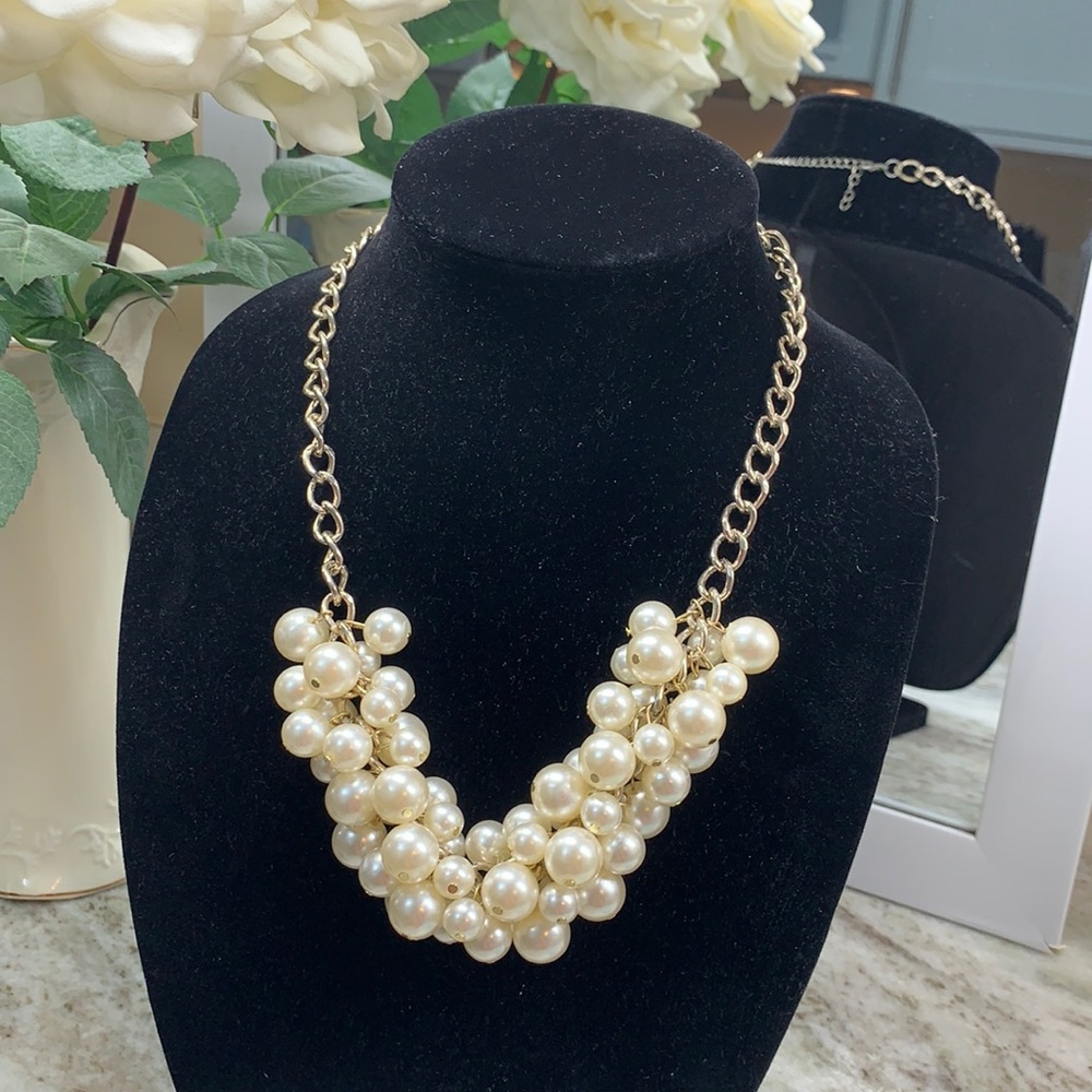 Faux Pearl bobble necklace w/ adjust length clasp